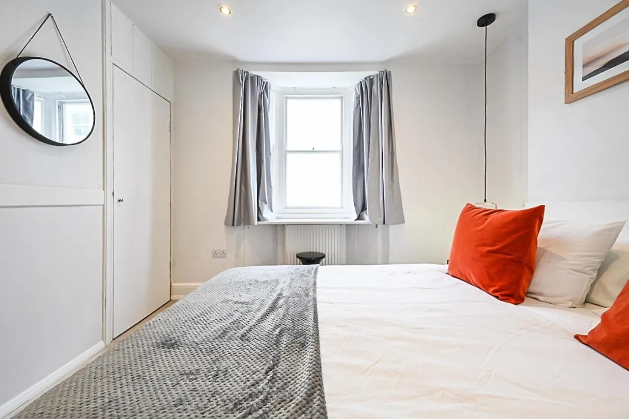 Stylish Modern Two Bedroom Fishermans Cottage Central Μπράιτον