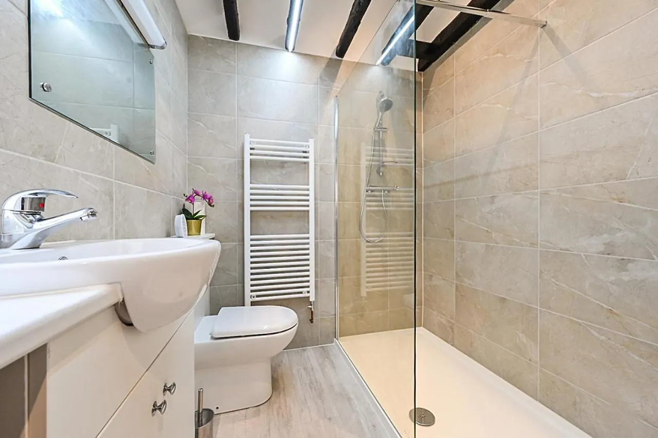 Stylish Modern Two Bedroom Fishermans Cottage Central Μπράιτον