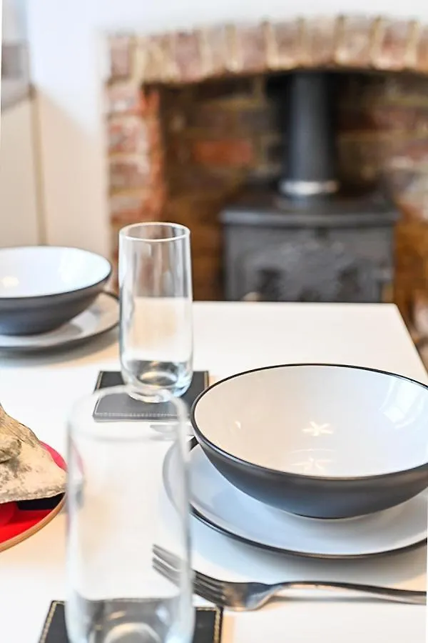 Stylish Modern Two Bedroom Fishermans Cottage Central Hove