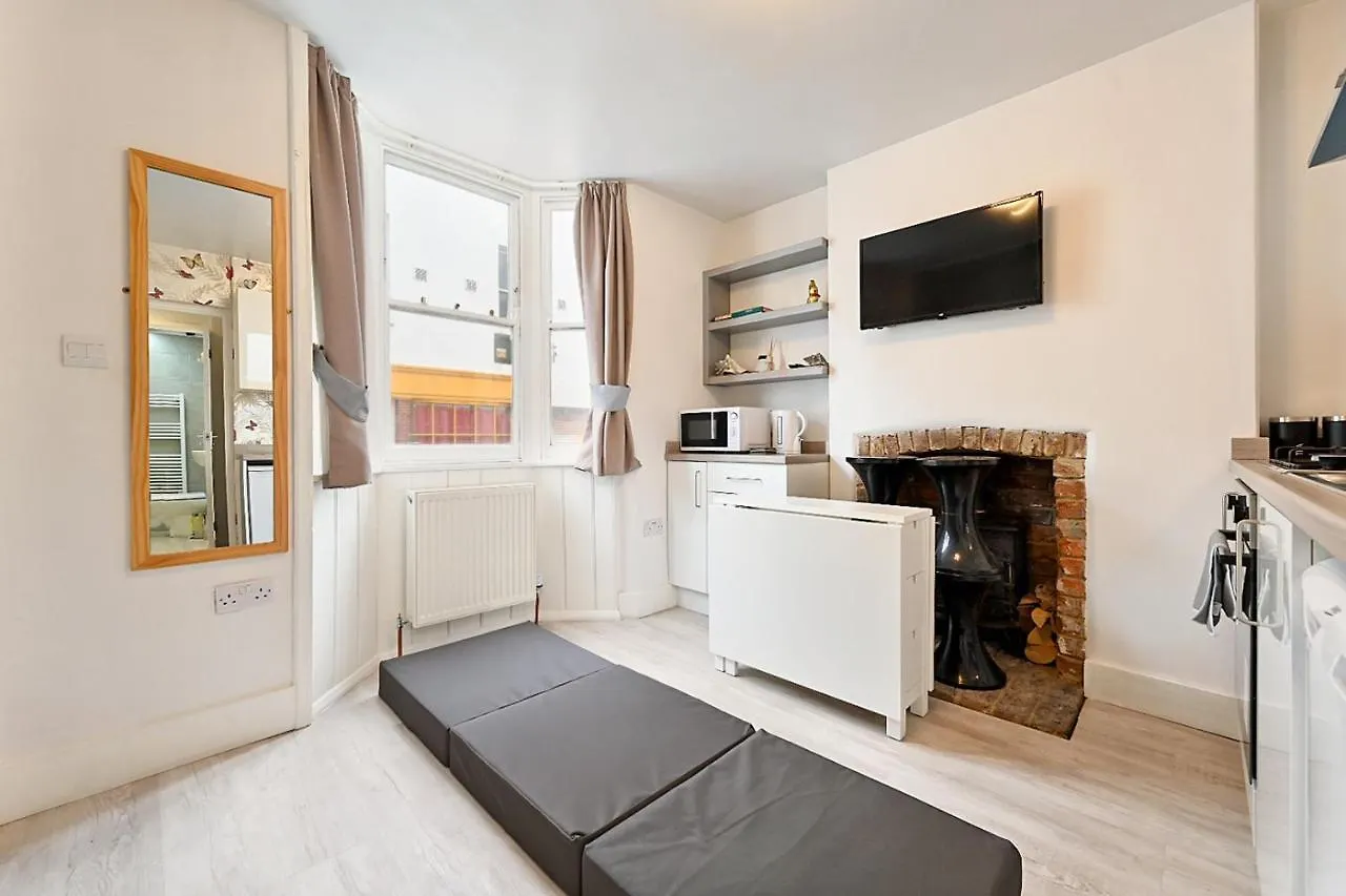 Stylish Modern Two Bedroom Fishermans Cottage Central Hove